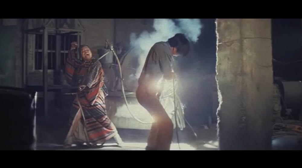 ドラゴンVS不死身の妖婆の画像