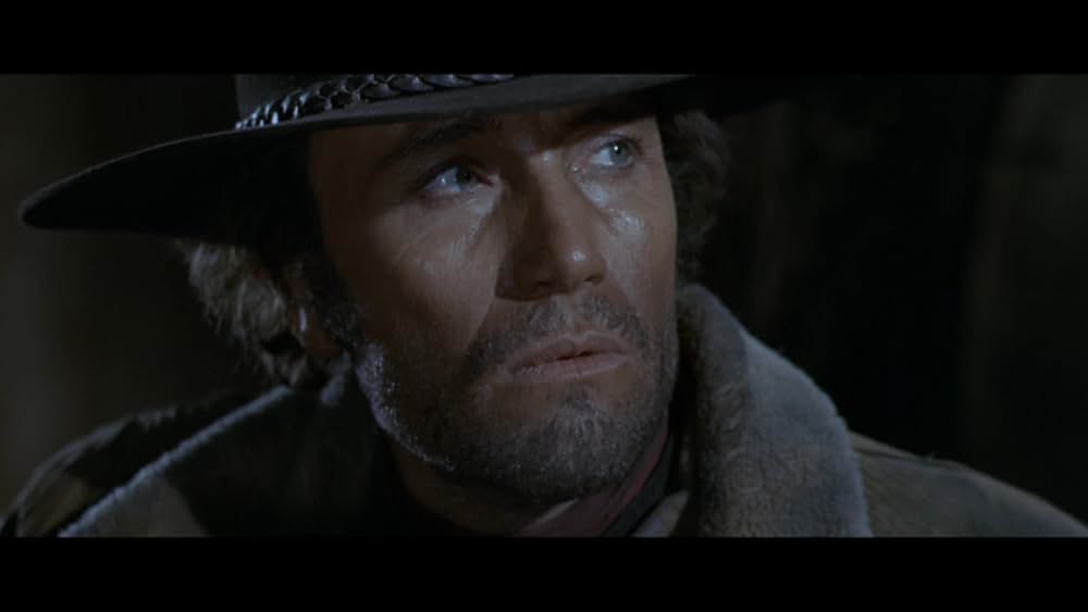 十字架の長い列の画像