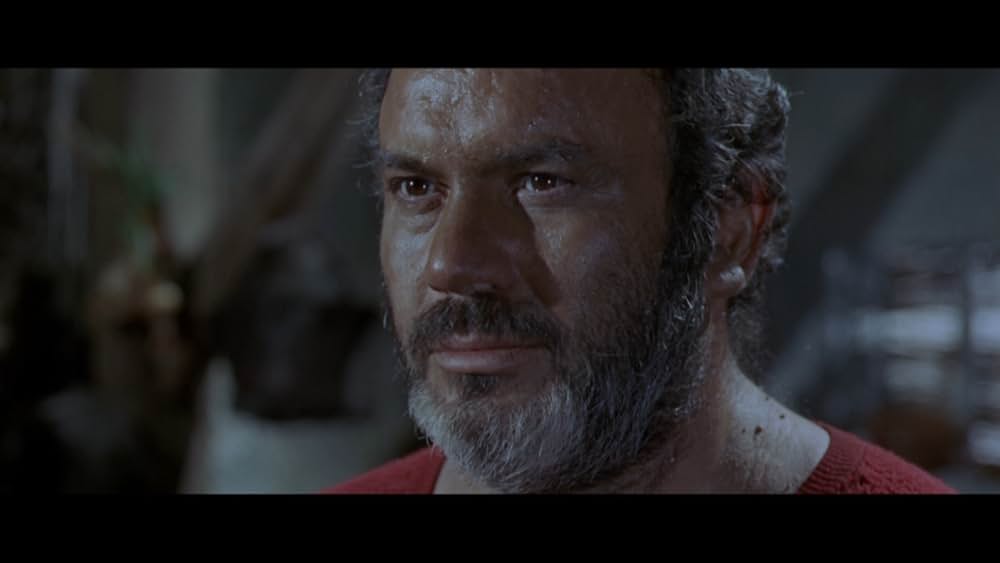 十字架の長い列の画像