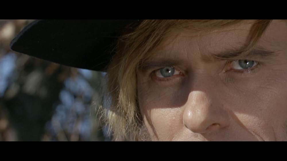 十字架の長い列の画像