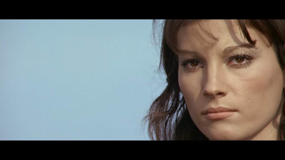 十字架の長い列の画像