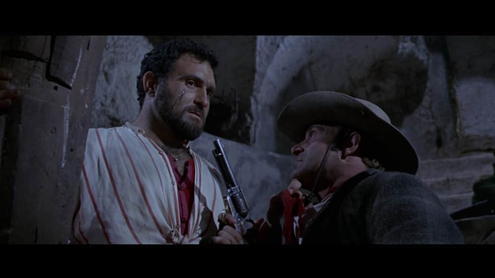 十字架の長い列の画像