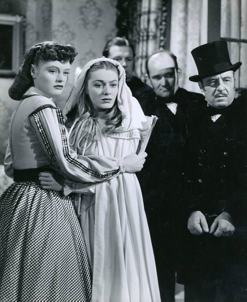 白いドレスの女の画像