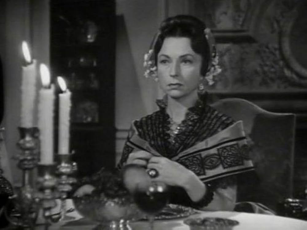 白いドレスの女の画像