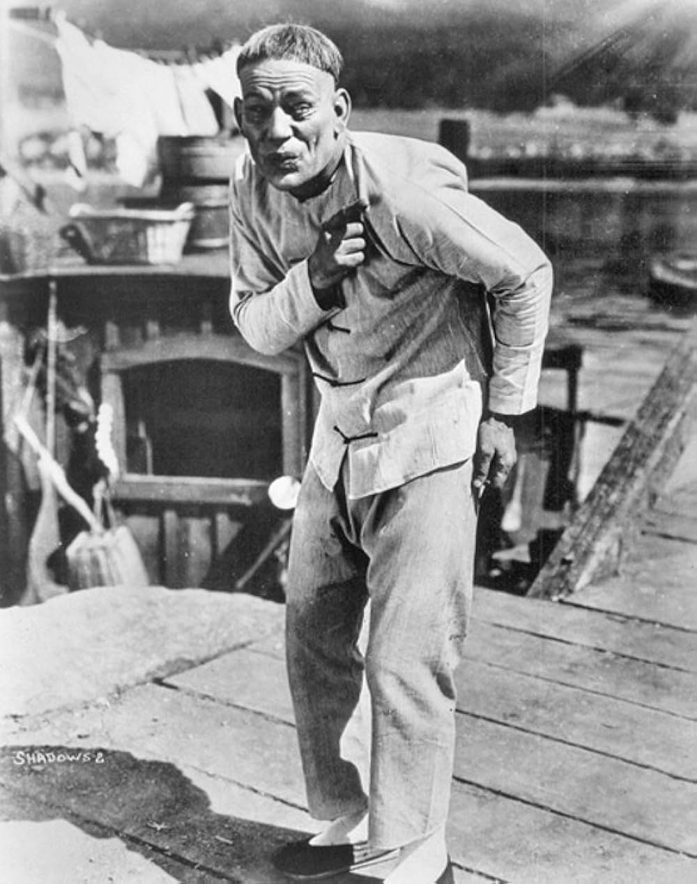 影に怯へての画像