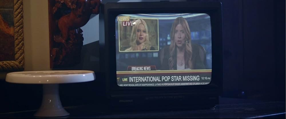 ケージ 檻の中の女の画像