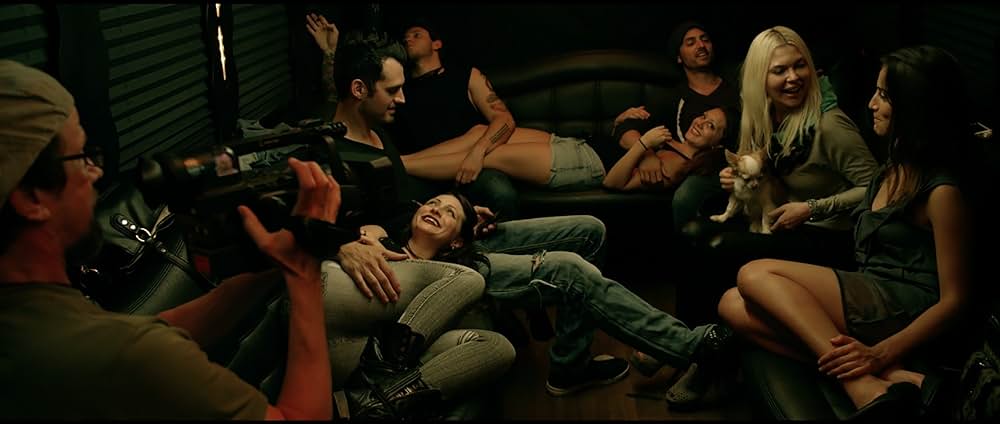 ケージ 檻の中の女の画像