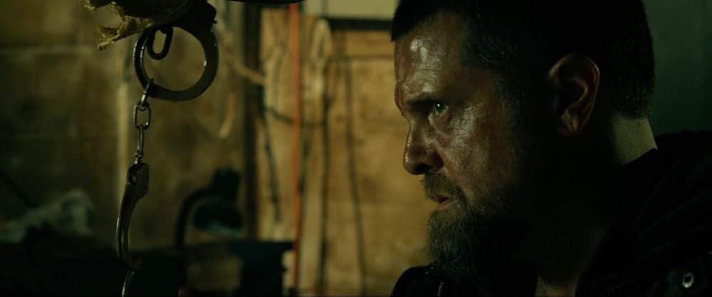 ケージ 檻の中の女の画像