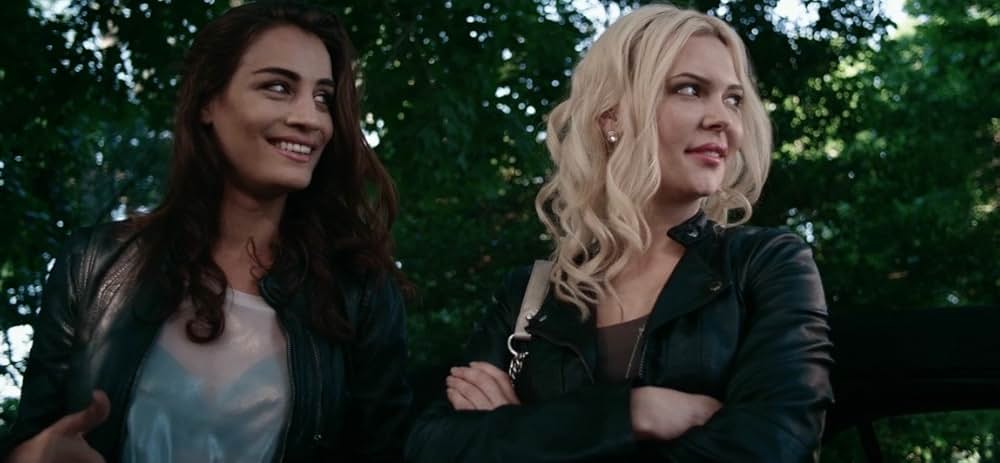 ケージ 檻の中の女の画像