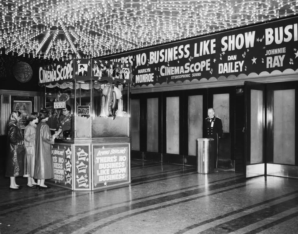 ショウほど素敵な商売はないの画像