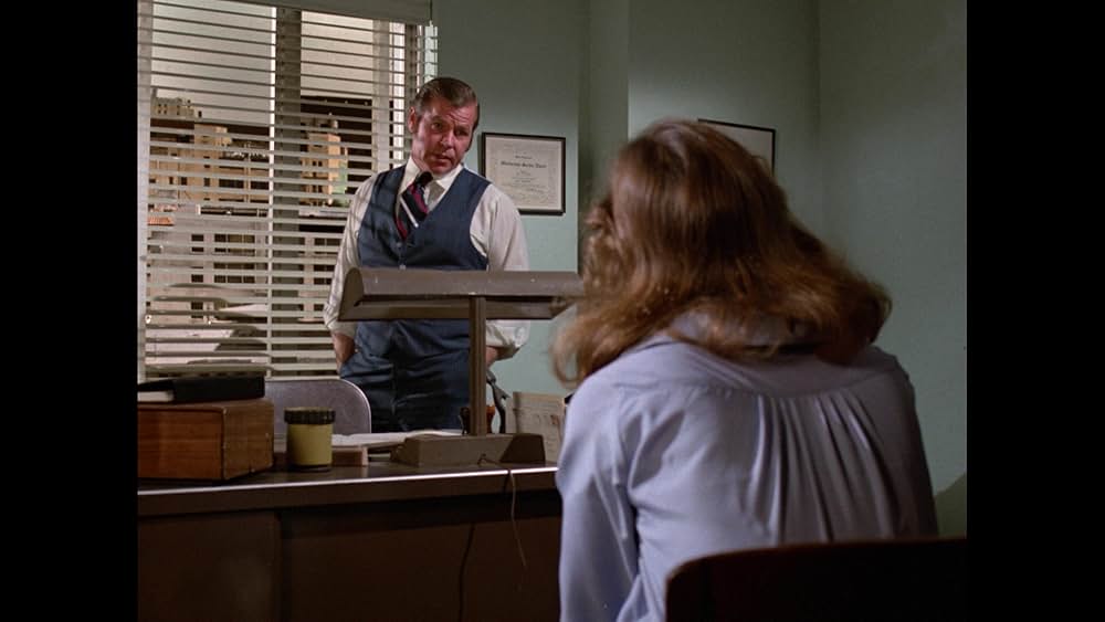 姿なき脅迫／狙われた密室の女の画像