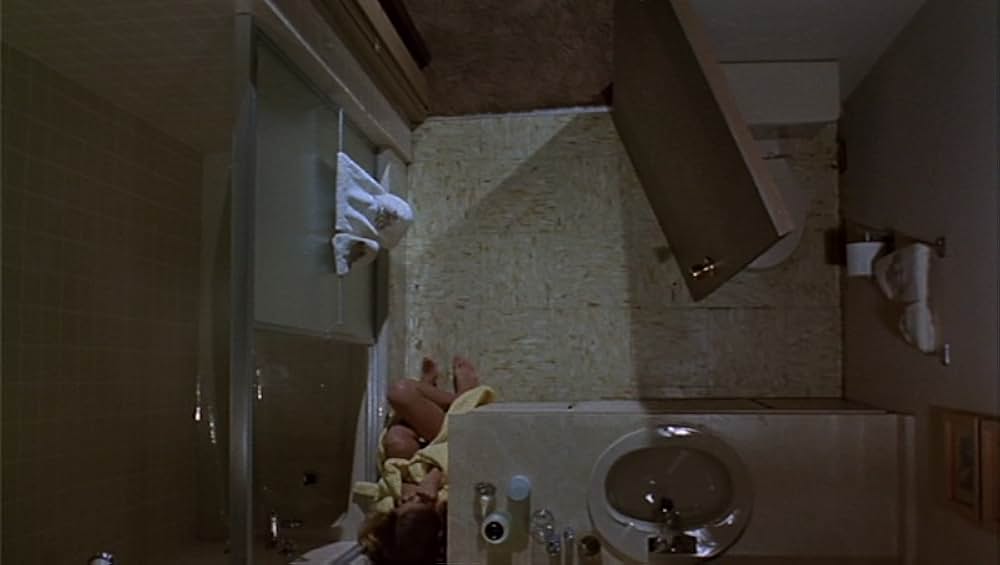 姿なき脅迫／狙われた密室の女の画像