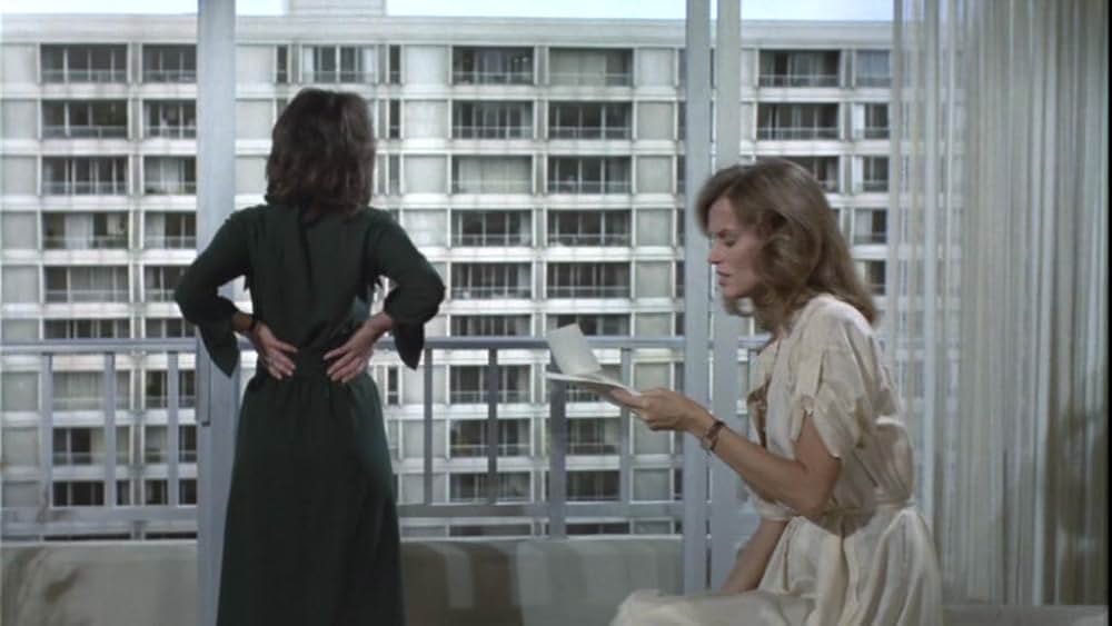 姿なき脅迫／狙われた密室の女の画像