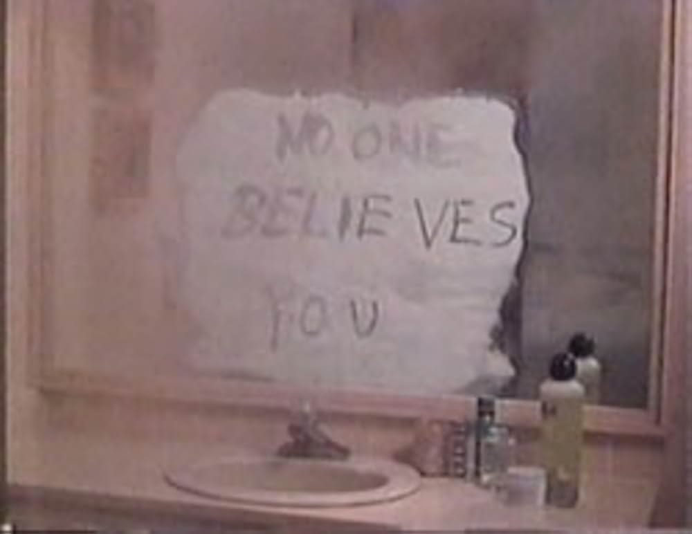 姿なき脅迫／狙われた密室の女の画像