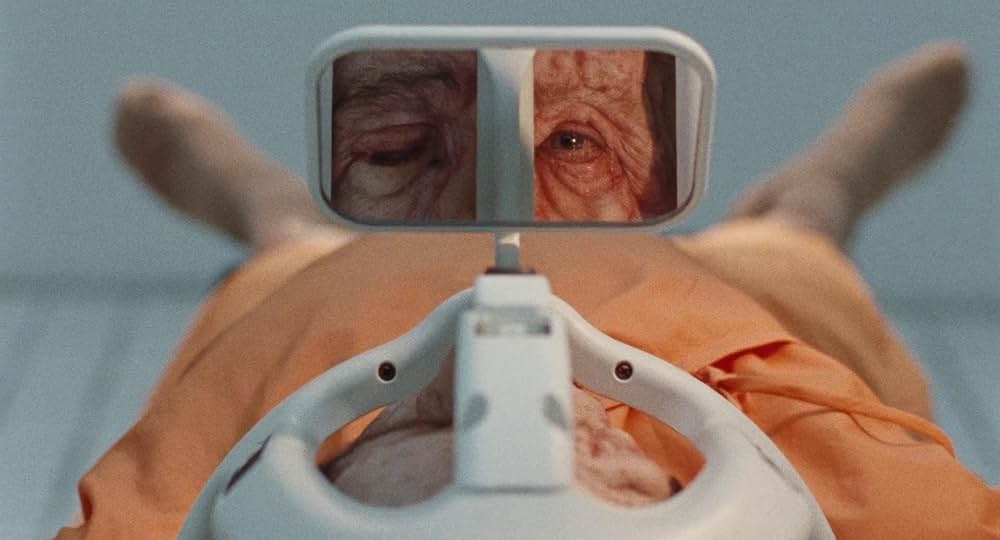 顔を捨てた男の画像