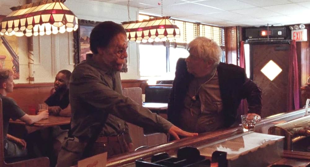 顔を捨てた男の画像