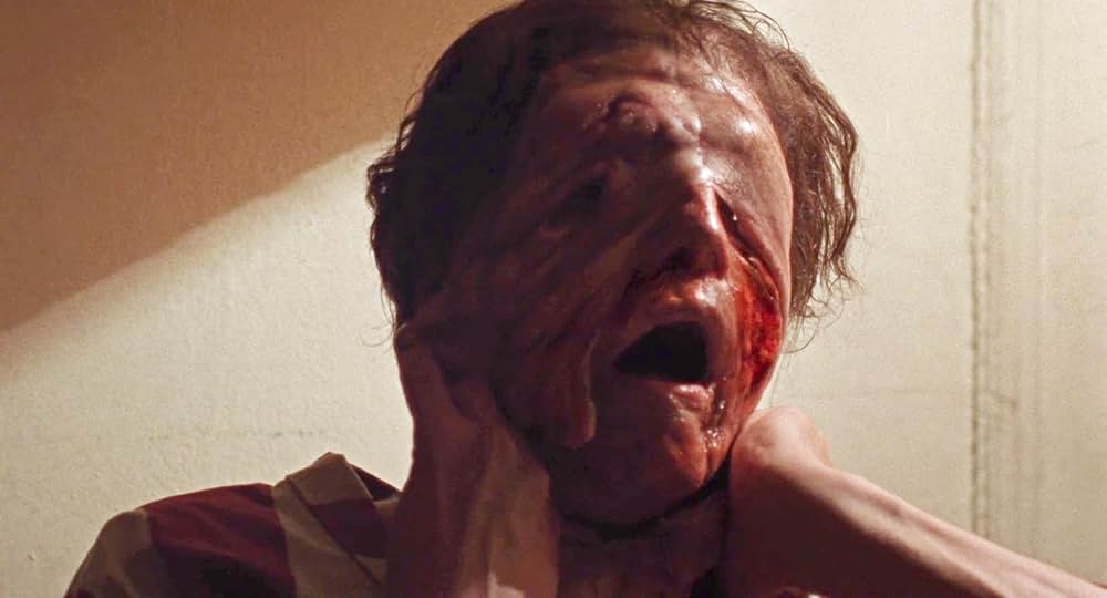 顔を捨てた男の画像