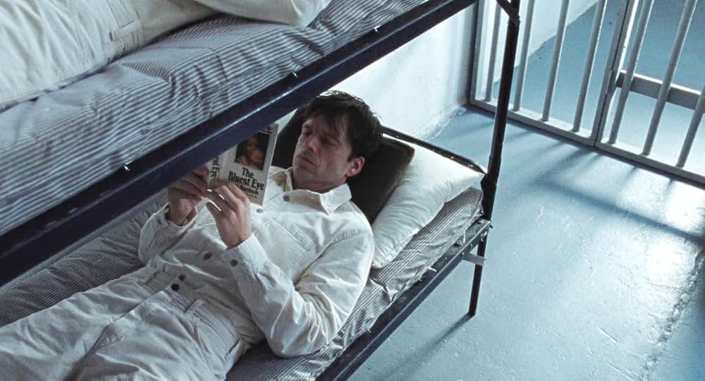 顔を捨てた男の画像