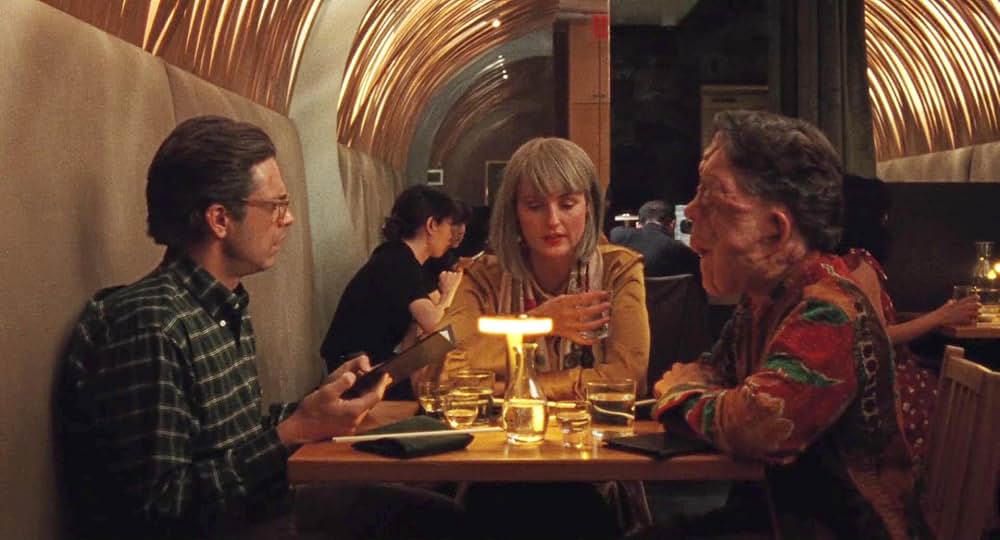 顔を捨てた男の画像