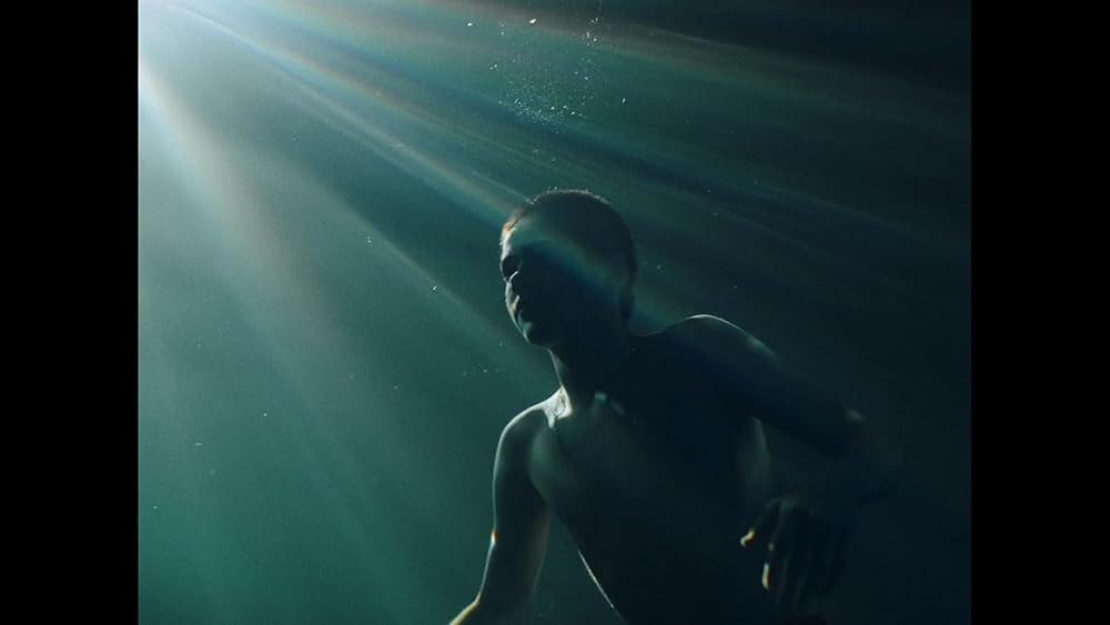 Invincible（原題）の画像