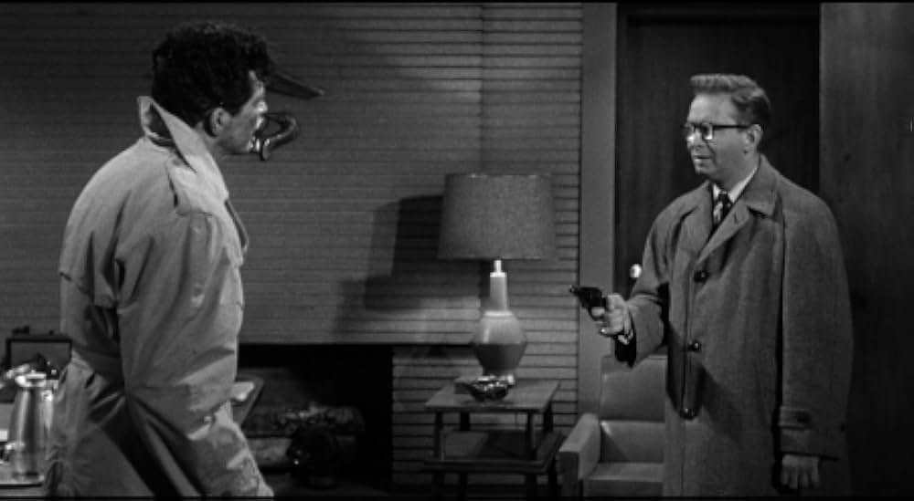 恐怖を売る男達の画像