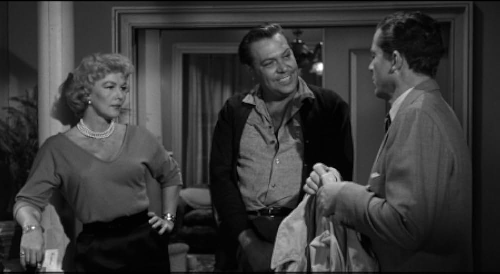 恐怖を売る男達の画像