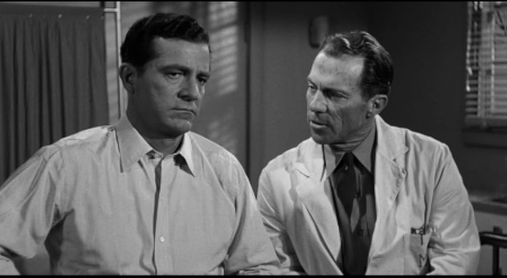 恐怖を売る男達の画像