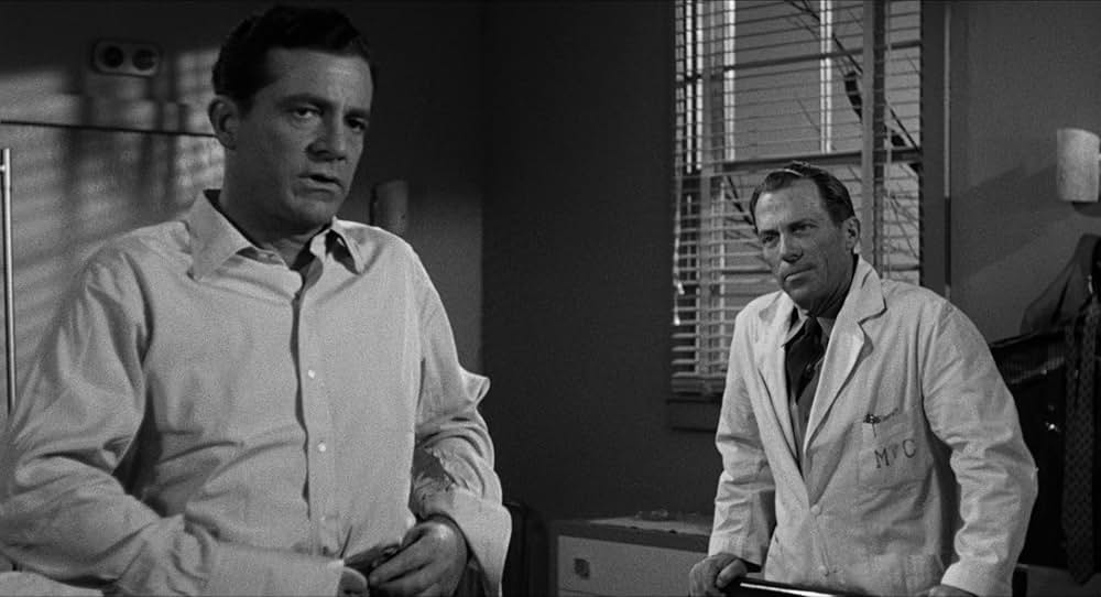 恐怖を売る男達の画像