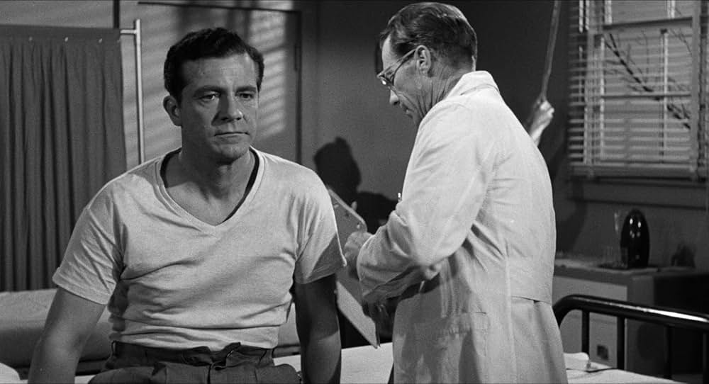 恐怖を売る男達の画像