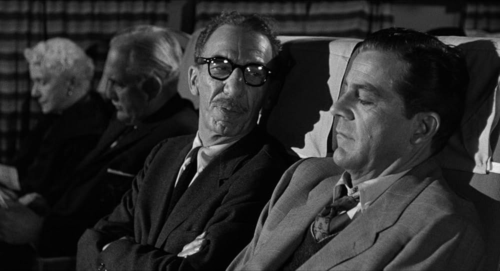 恐怖を売る男達の画像