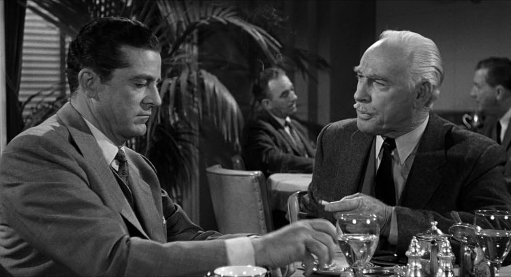 恐怖を売る男達の画像