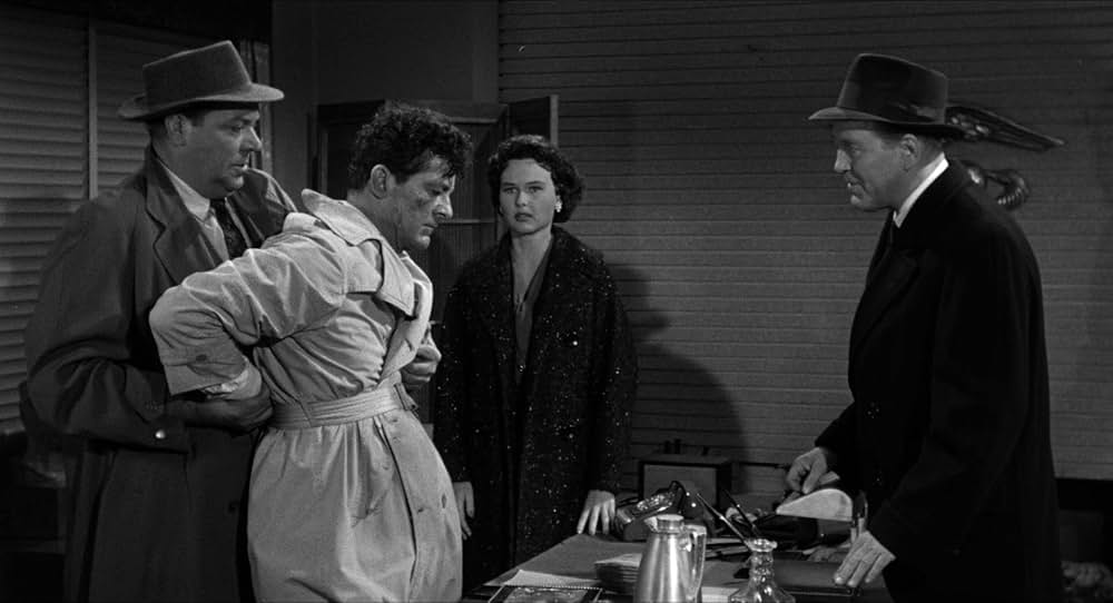 恐怖を売る男達の画像