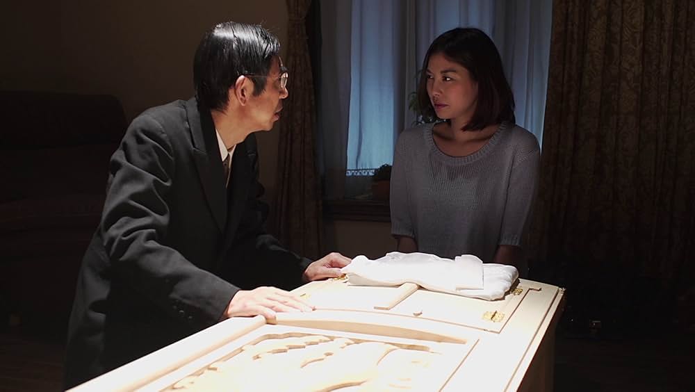 変身人形 肢体を愛でる指先の画像