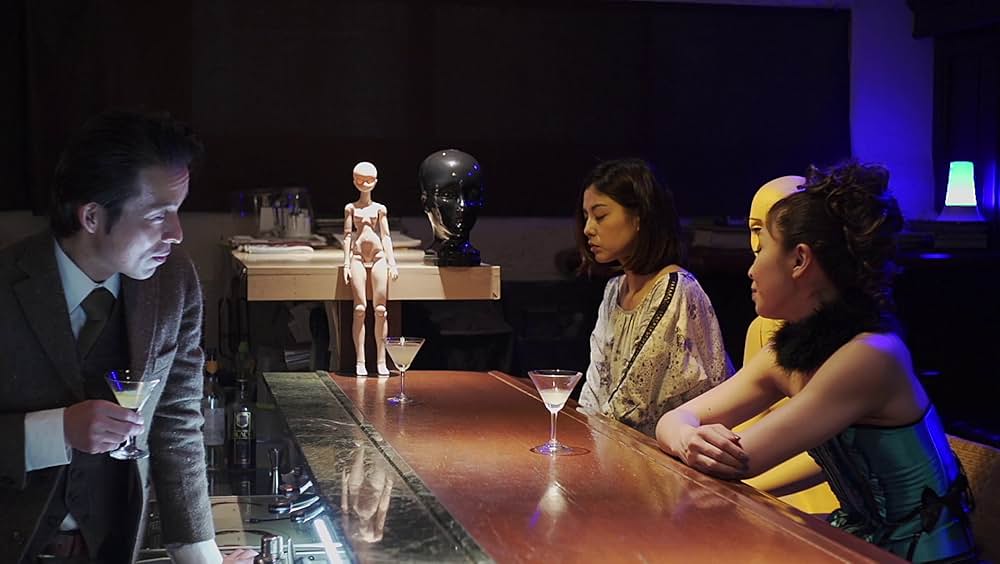 変身人形 肢体を愛でる指先の画像