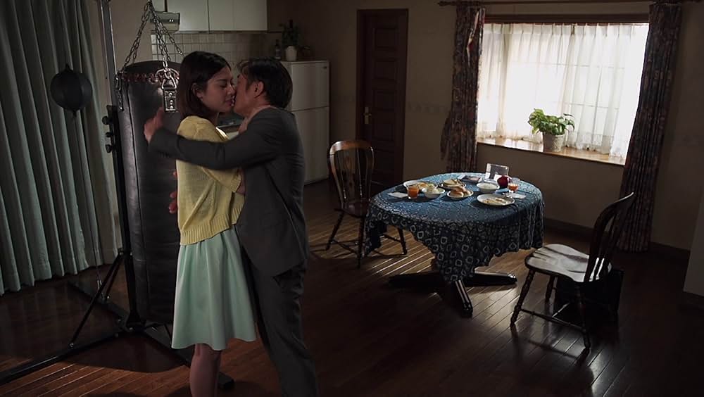 変身人形 肢体を愛でる指先の画像