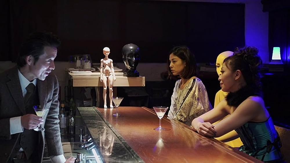 変身人形 肢体を愛でる指先の画像