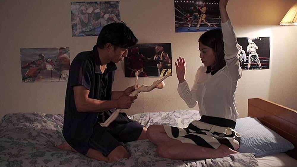 変身人形 肢体を愛でる指先の写真