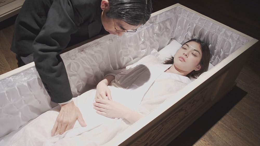 変身人形 肢体を愛でる指先の画像