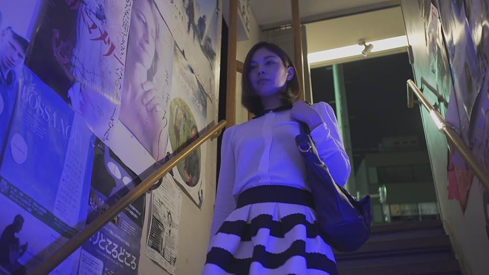 変身人形 肢体を愛でる指先の画像