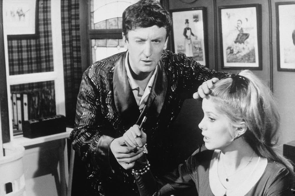 男を追っての画像