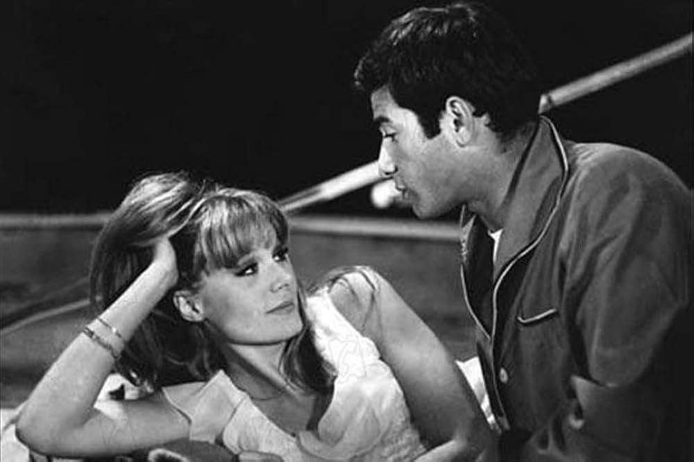 男を追っての画像