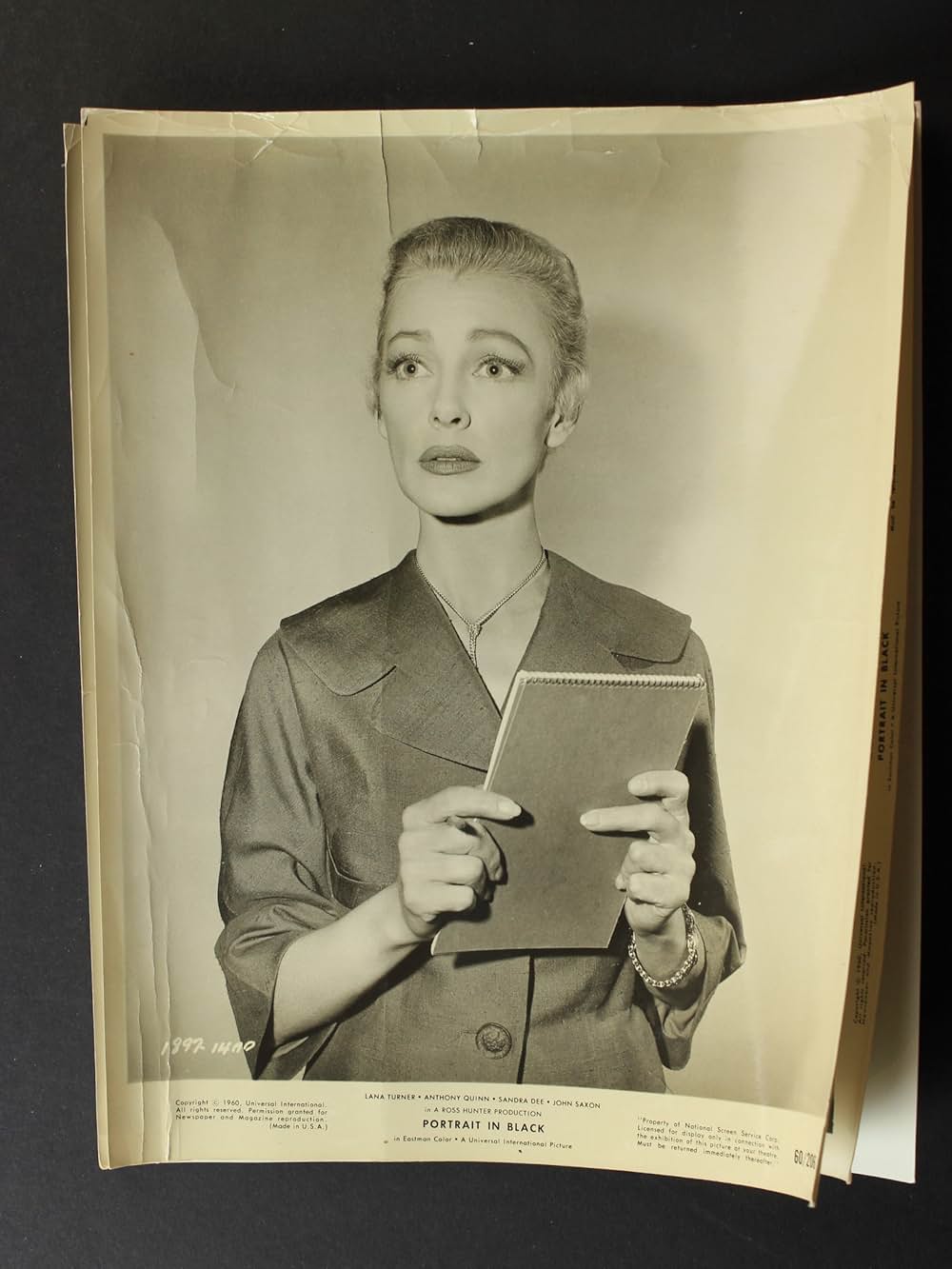 黒い肖像の画像