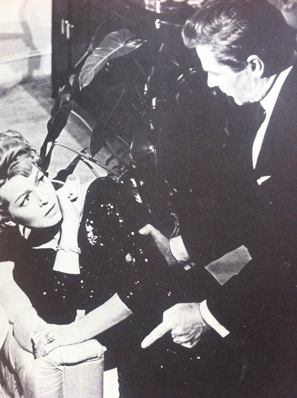 黒い肖像の画像