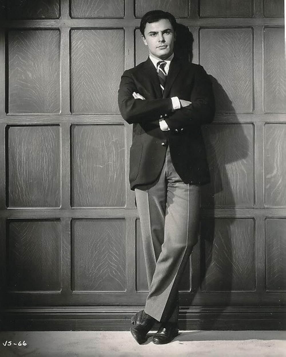 黒い肖像の画像