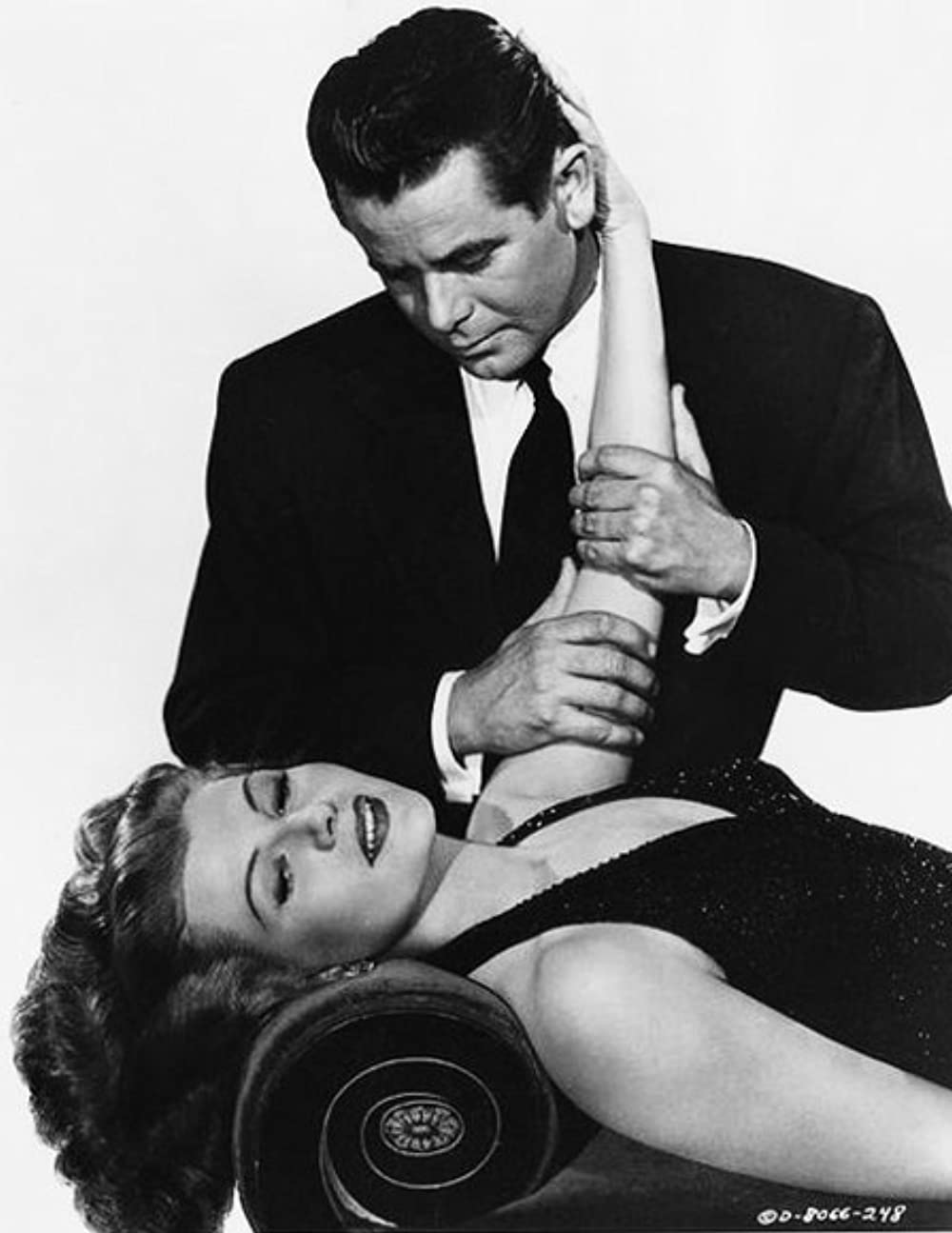 「醜聞（スキャンダル）殺人事件」リタ・ヘイワース & グレン・フォードの画像