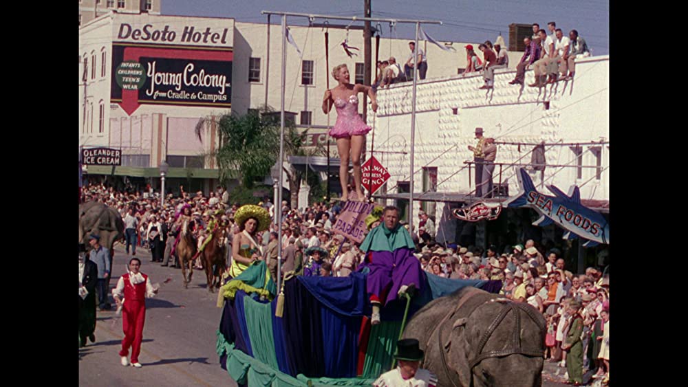 地上最大のショウの画像