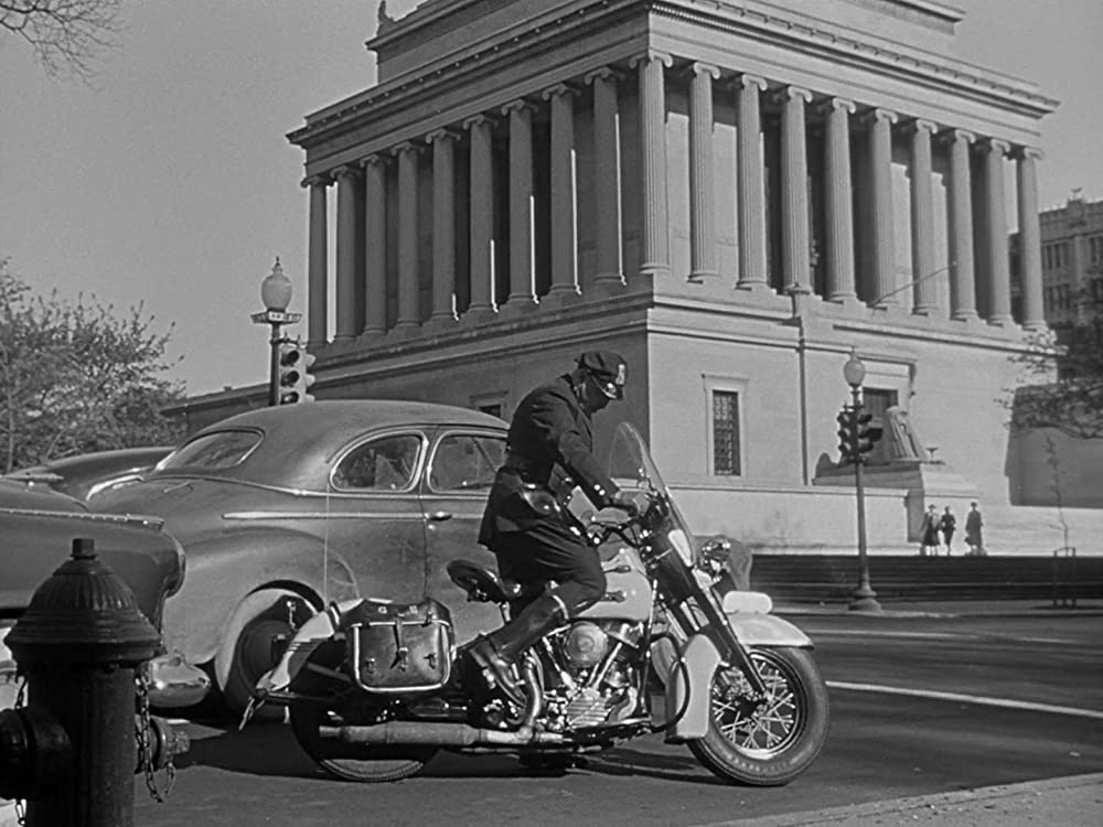 地球の静止する日の画像