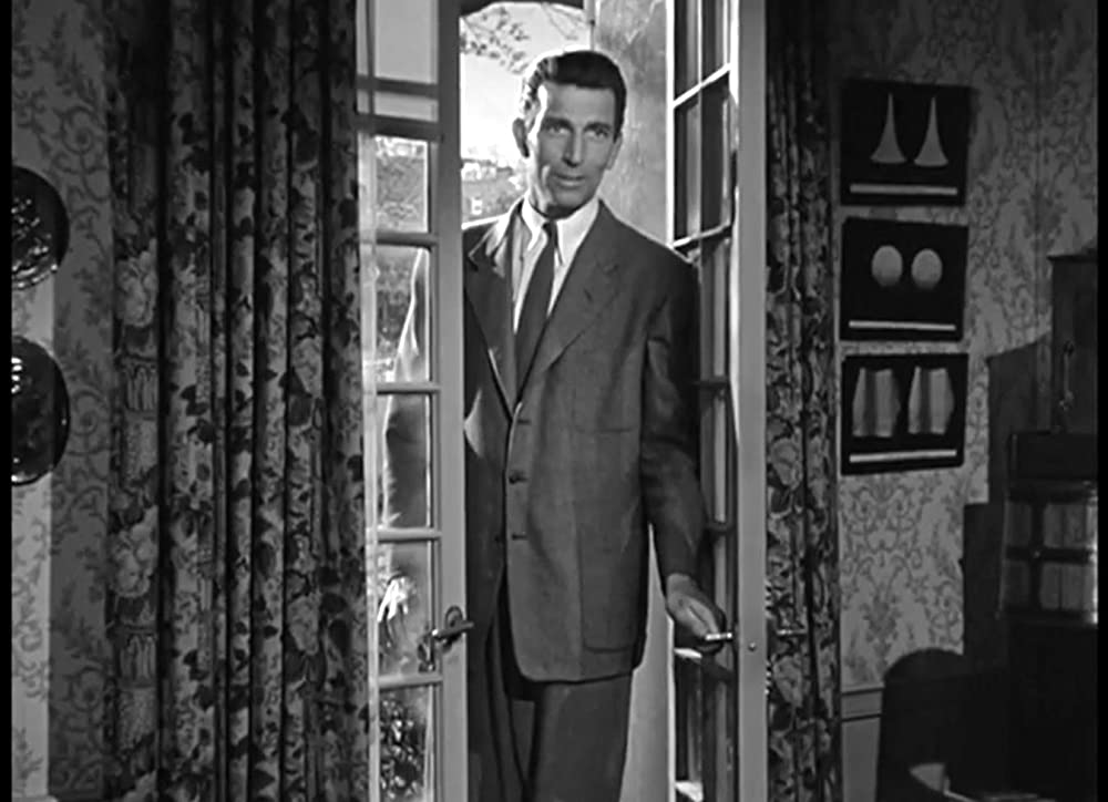 地球の静止する日の画像