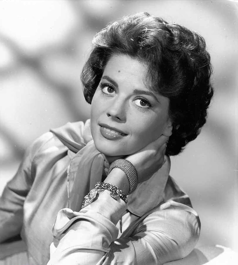 札束とお嬢さんの画像