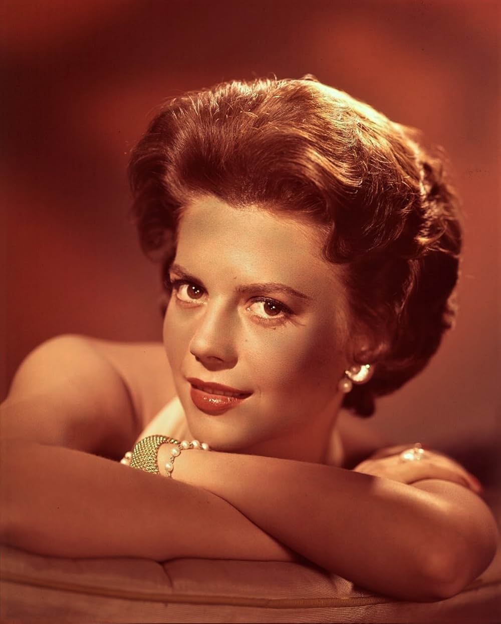 札束とお嬢さんの画像